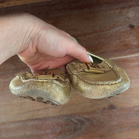 TORY BURCH | GOLD LEATHER LOAFERS | size 6.5 - Picture 4 of 7